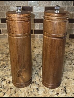 2 Piece Set Hearth & Hand Magnolia wood pepper salt grinders 7.5" hand turned